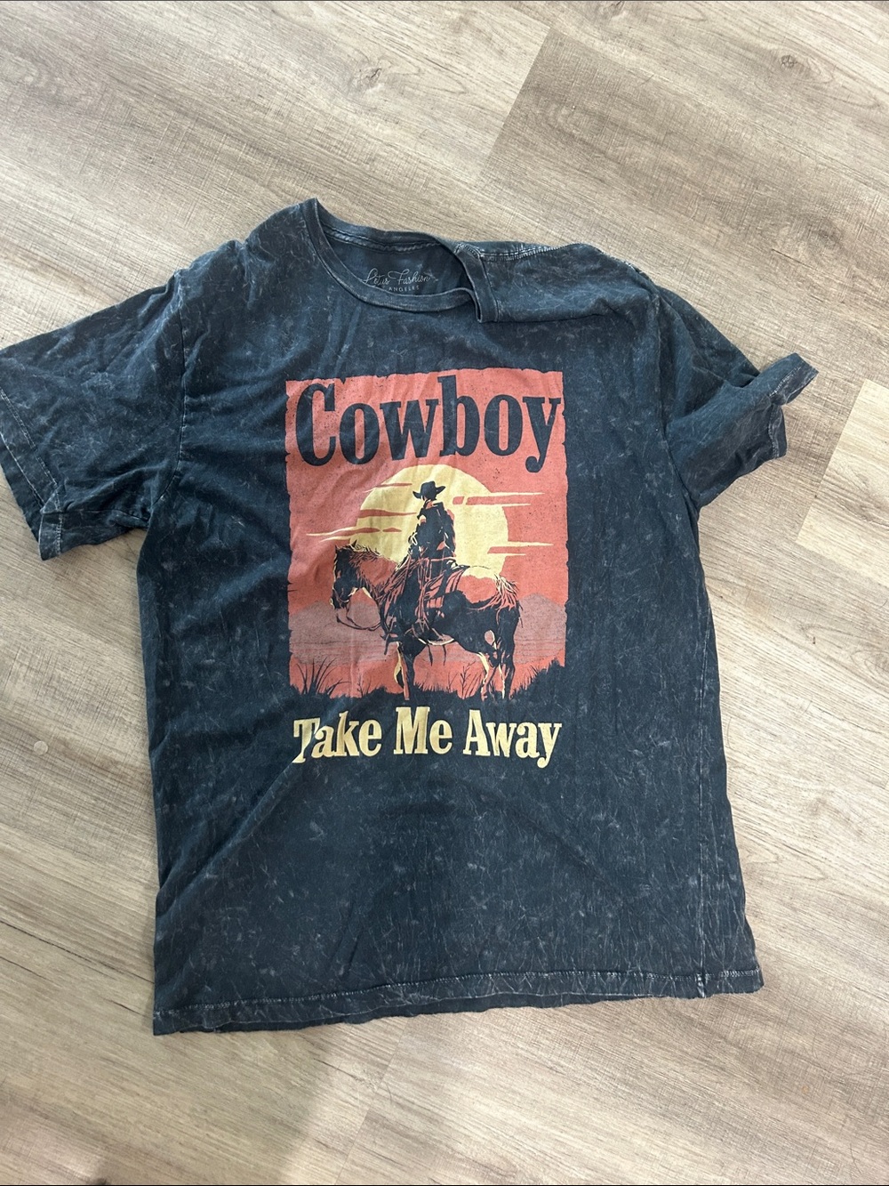“cowboy take me away” 100% cotton tshirt. Size L